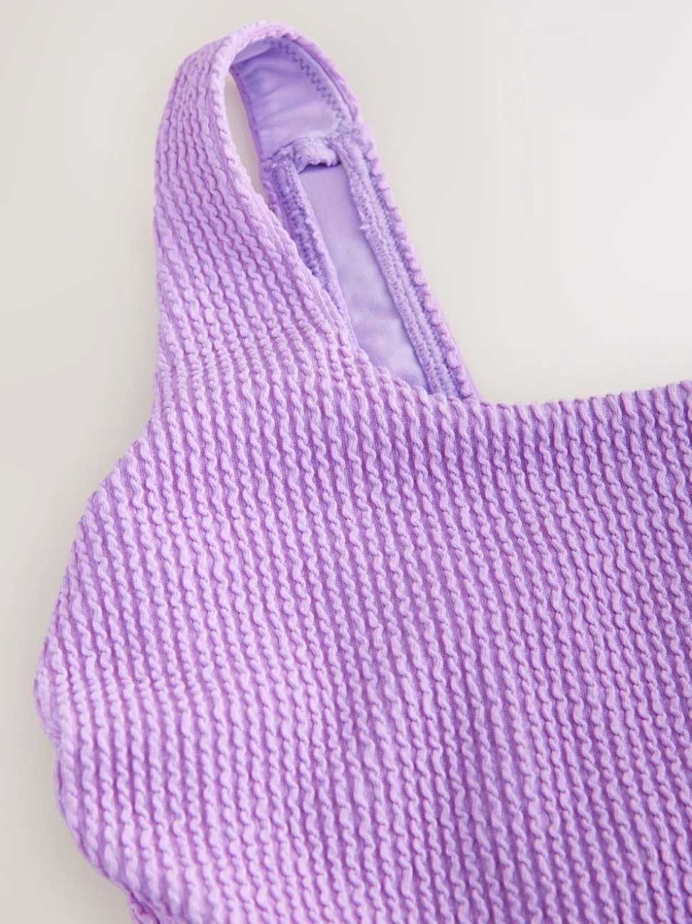 Violet lilas - Maillot de bain gainant à encolure dégagée