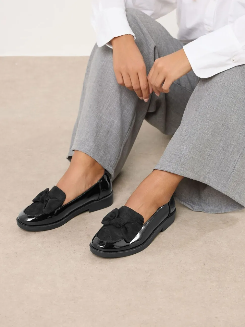 Yours Curve Mocassins vernis à nœud coupe extra large