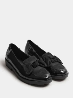 Yours Curve Mocassins vernis à nœud coupe extra large