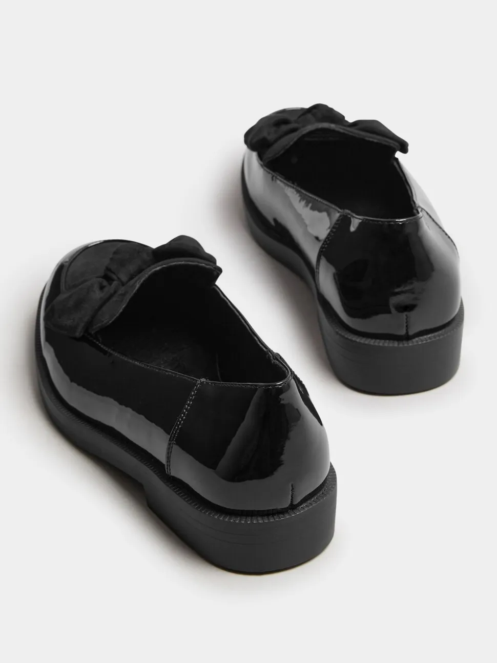 Yours Curve Mocassins vernis à nœud coupe extra large