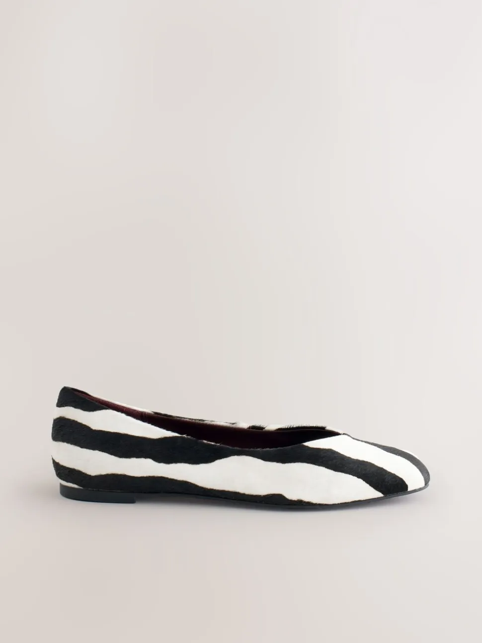zèbre - Chaussures plates Forever Comfort® en cuir à bout squoval