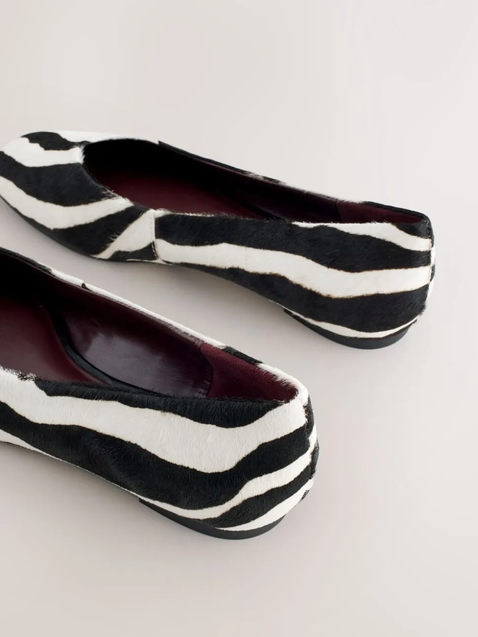 zèbre - Chaussures plates Forever Comfort® en cuir à bout squoval
